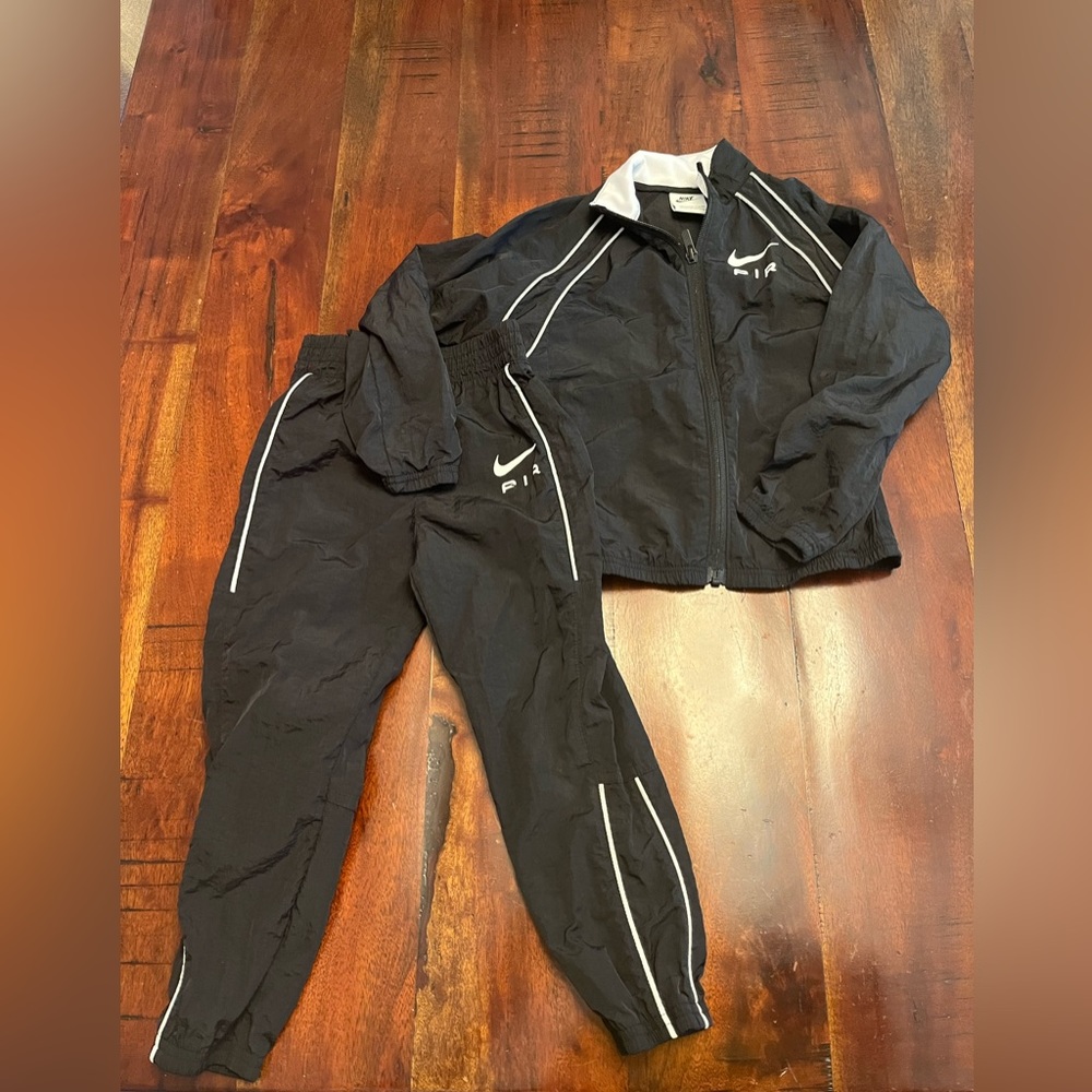 Great Condition!  Nike tracksuit.  Size 4T.